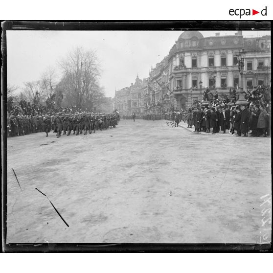 Liège, entrée des souverains belges. Une musique militaire. [légende d'origine]