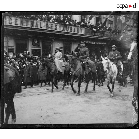 Liège, entrée des souverains belges. Le roi et la reine. [légende d'origine]