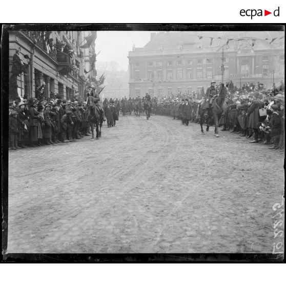 Liège, entrée des souverains belges. Défilé des troupes. [légende d'origine]