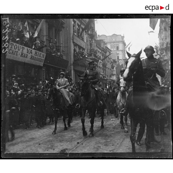 Liège, entrée des souverains belges. Le roi et la reine. [légende d'origine]