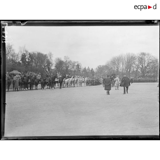 Paris, visite de Mr et Mme Wilson. Avant l'arrivée de Mr. Wilson. [légende d'origine]