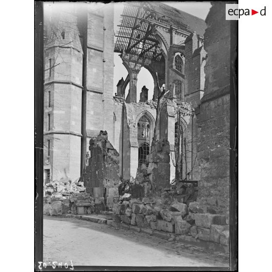 Soissons, la nef de la cathédrale, côté sud. [légende d'origine]