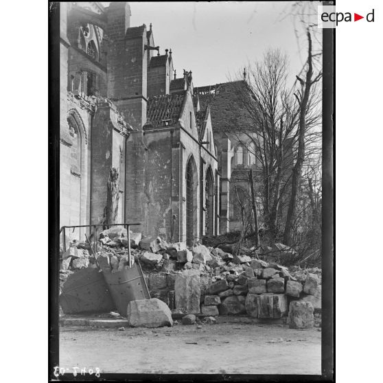 Soissons, côté sud de la cathédrale. [légende d'origine]