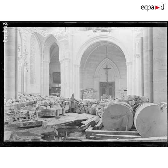 Soissons, intérieur de la cathédrale. [légende d'origine]