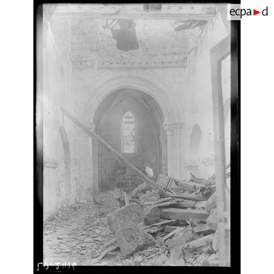 Cercueil, vue intérieure de l'église. [légende d'origine]