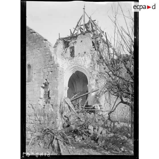 Bazoches, vue extérieure de l'église. [légende d'origine]