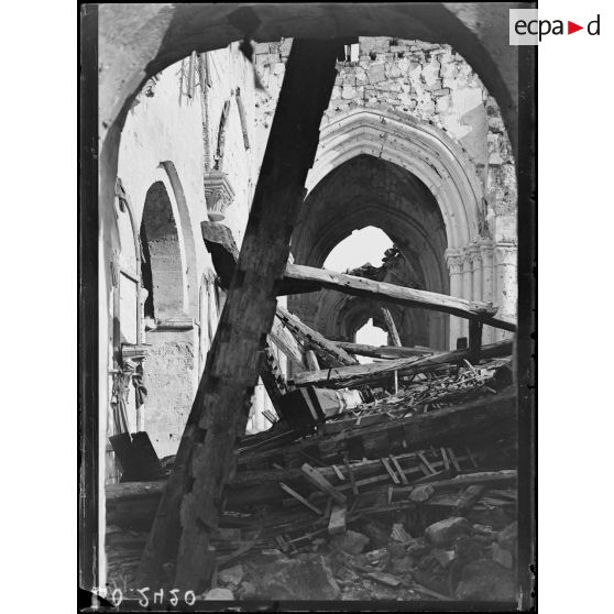 Bazoches, intérieur de l'église. [légende d'origine]