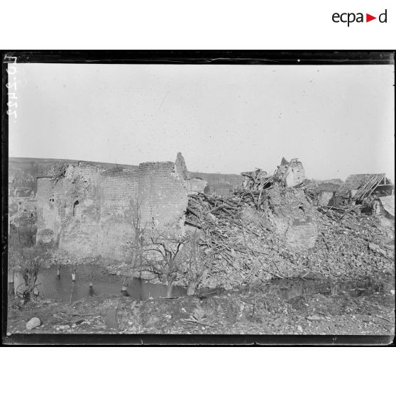 Bazoches, ruines du château fort. [légende d'origine]