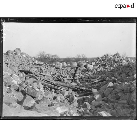 Mont Notre-Dame, ruines de l'église. [légende d'origine]