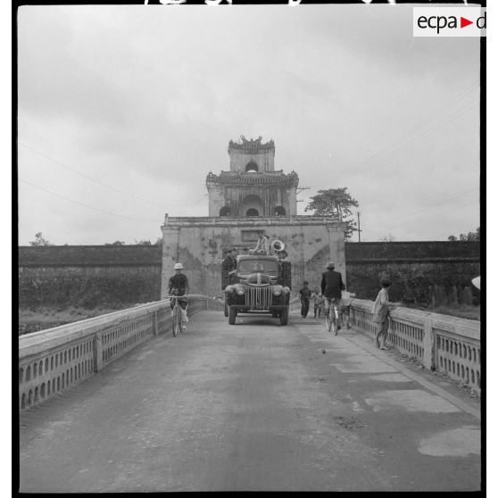 La grande porte de Thuong-Tu, menant à la cité impériale de Hué.