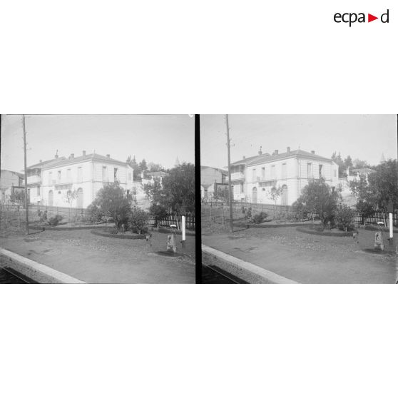 1413. Les maisons du village. [légende d'origine]