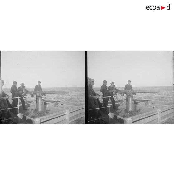 1484. Canon de 57 installé à bord du Duc d'Aumale. [légende d'origine]