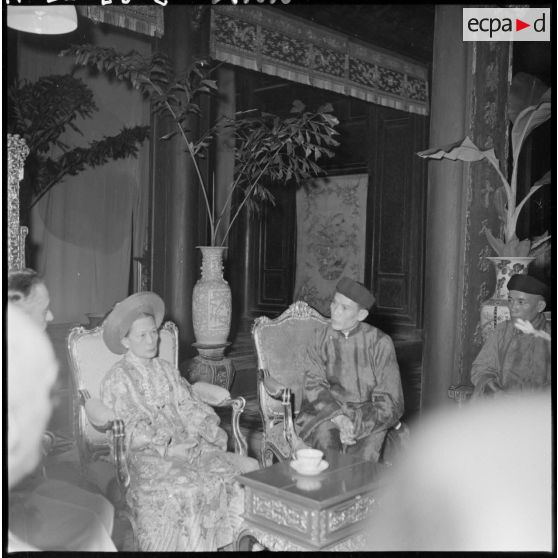 Audience chez la reine mère à Hué.
