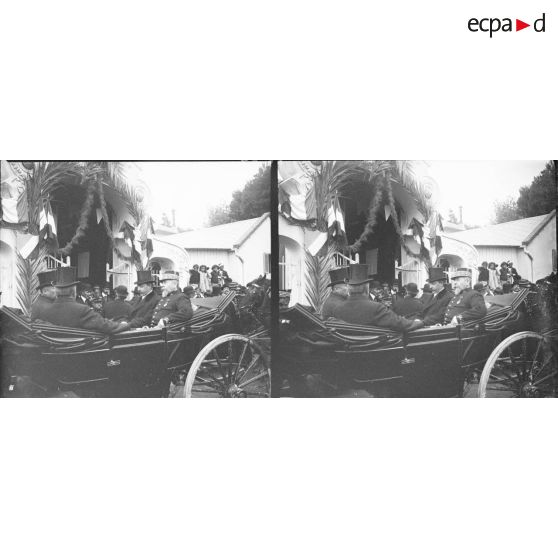 1239. Sortie d'Etienne, du gouverneur et de Besnard. Tous en voiture. [légende d'origine]