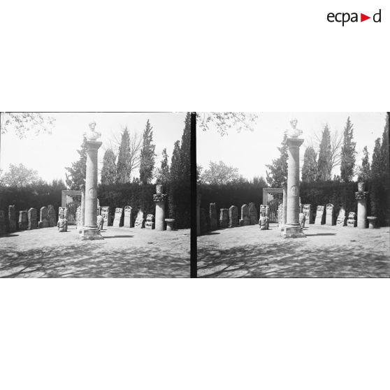 1355. Pierre. Ruines romaines. Buste duc d'Orléans. [légende d'origine]