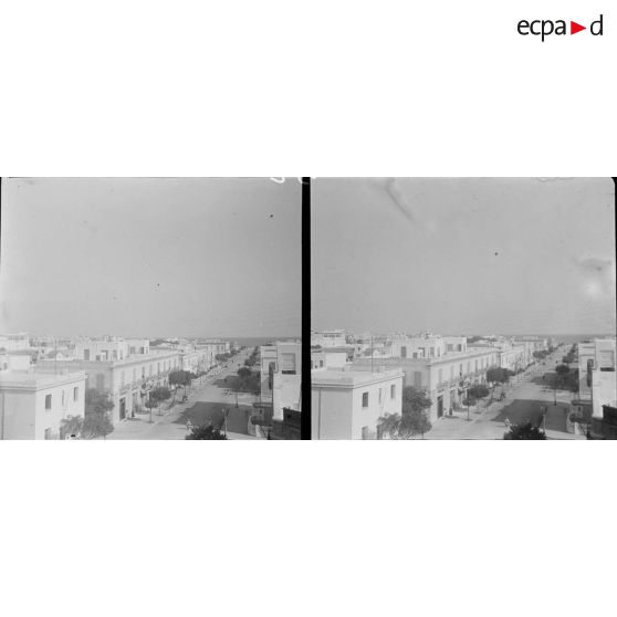 1392. Une vue prise du haut du grand hotel. [légende d'origine]