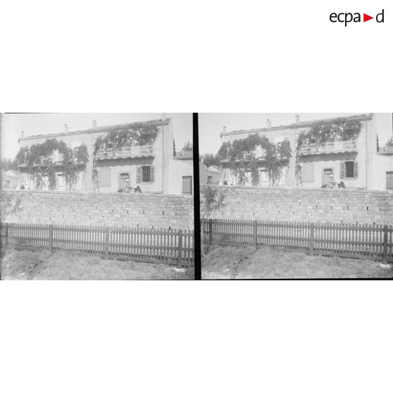 1412. Maison où mon beau-père a habité. [légende d'origine]