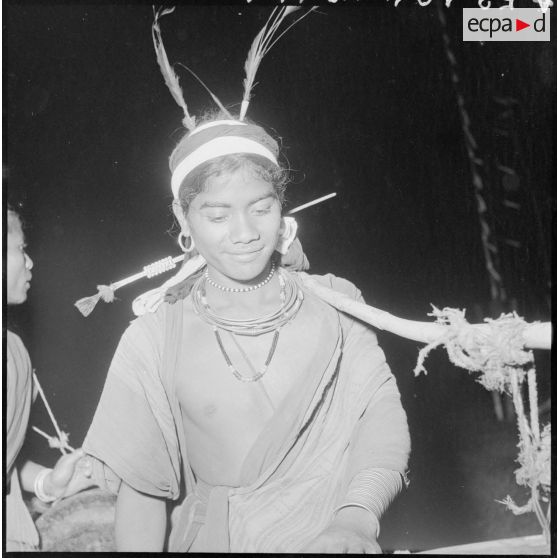 Fête et veillée nocturne précédent le sacrifice du buffle.