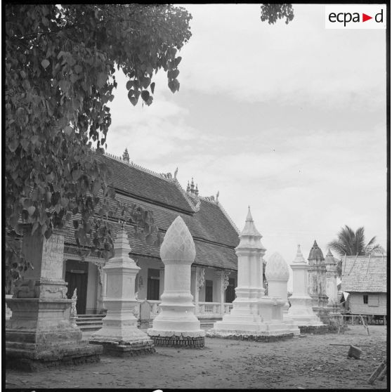 Vue du Vat Luang et des stupas.