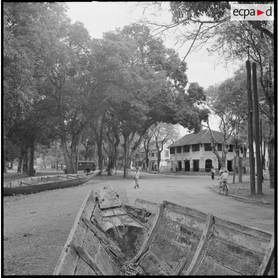Rue de la ville de Paksé, au Laos.
