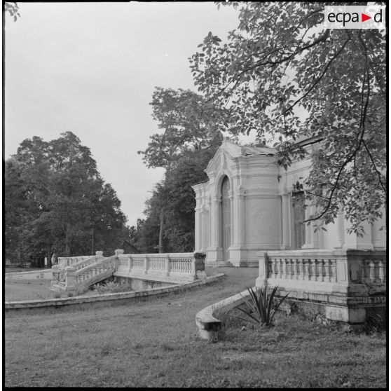 Vue extérieure de la chambre des députés de Vientiane.