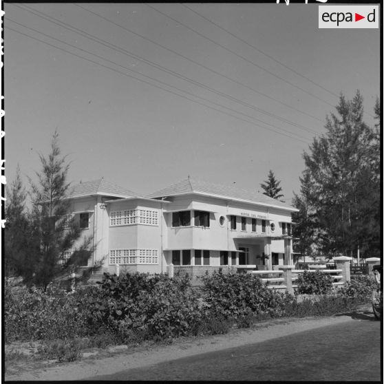 L'hôpital civil français, probablement à Nha Trang.