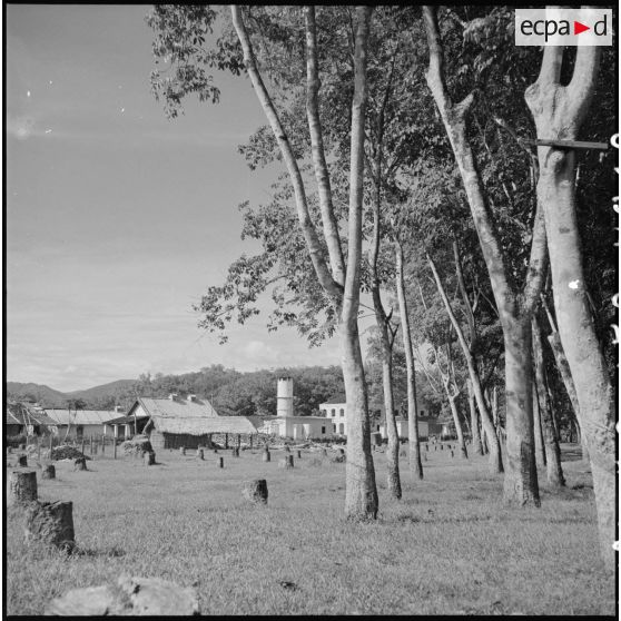 L'usine de caoutchouc de la plantation Pasteur.