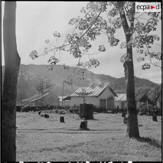 L'usine de caoutchouc de la plantation Pasteur.