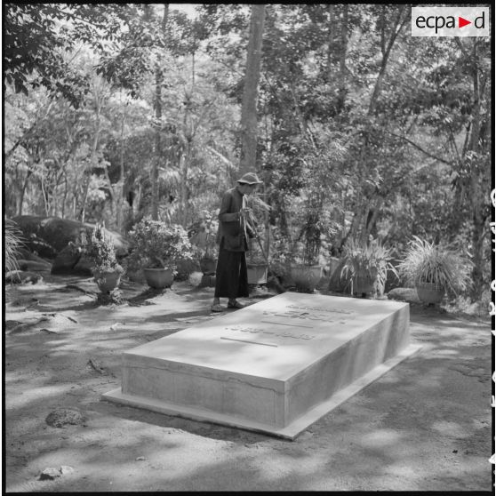 La tombe du docteur Alexandre Yersin, de l'Institut Pasteur.