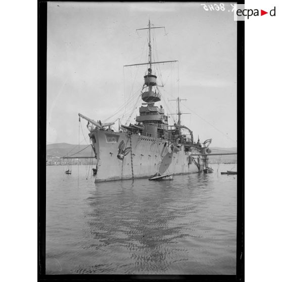 Salonique. Le cuirassé Patrie en rade. [légende d'origine]