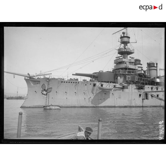 Salonique. Le cuirassé Patrie en rade. [légende d'origine]