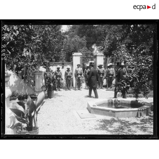 [Salonique. Cérémonie de remise de décoration.]