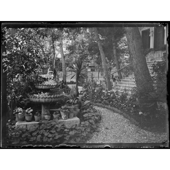 Salonique. Jardin du général Guillaumat. [légende d'origine]