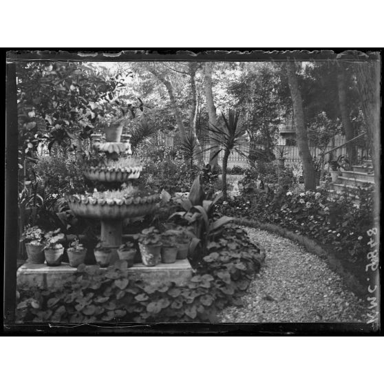 Salonique. Jardin du général Guillaumat. [légende d'origine]