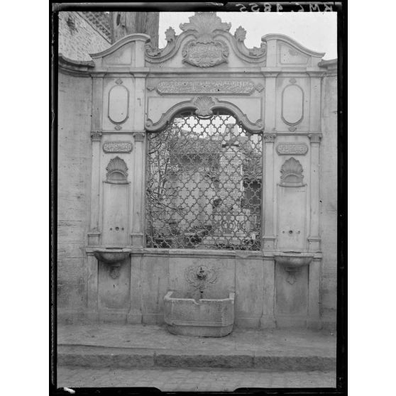 Salonique. Fontaine de la grille dorée près du Konak. [légende d'origine]