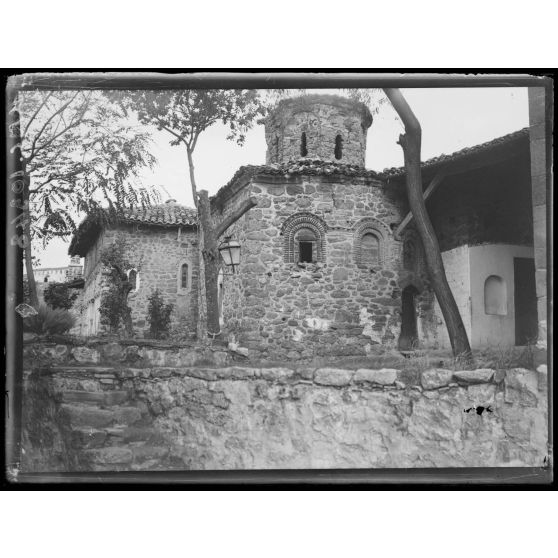 Monastère de Varlaam. Vue extérieure de la cuisine et de la chapelle des trois Hierarques. [légende d'origine]