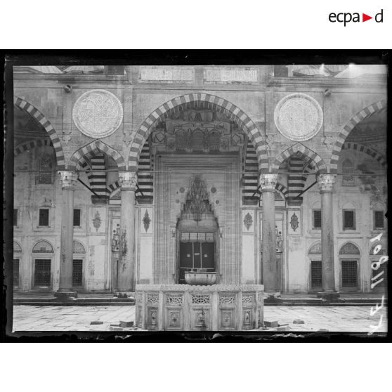 Andrinople. Intérieur de la mosquée. [légende d'origine]