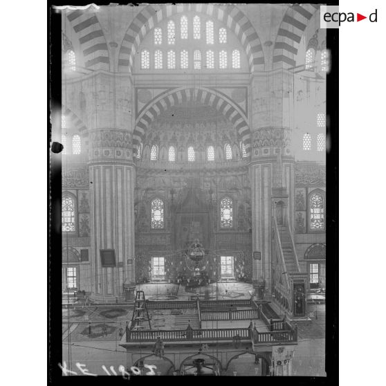 Andrinople. Intérieur de la mosquée. [légende d'origine]