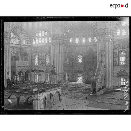 Andrinople. Intérieur de la mosquée. [légende d'origine]