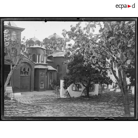 Mont Athos. Cour de Vatopédi. [légende d'origine]