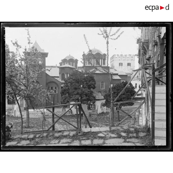 Mont Athos. Cour de Vatopédi. [légende d'origine]