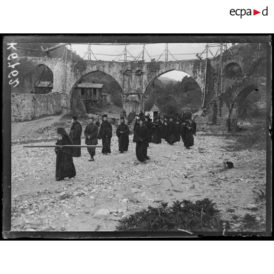 Mont Athos. La procession à Iviron. [légende d'origine]