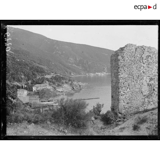 Mont Athos. Village de Dafni. [légende d'origine]