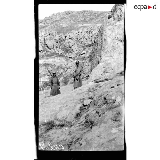 Col de Cegel. Sentinelles russes. [légende d'origine]