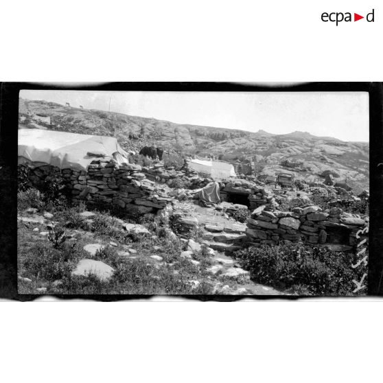 Cegel. Ruines près du poste de commandement de la 16e division coloniale. [légende d'origine]