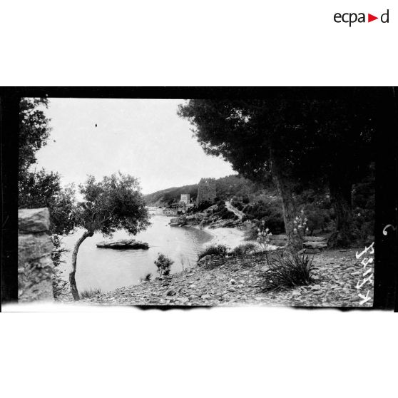 Mont Athos. Echelle de Zographe et vieille tour. [légende d'origine]