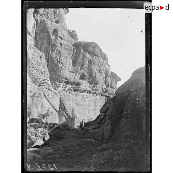 Météores (Théssalie). Rocher de la Sainte Trinité. [légende d'origine]