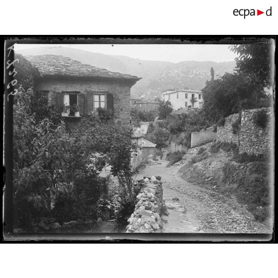 Volo. Au fond, les villages de Makrinita et Portaria. [légende d'origine]