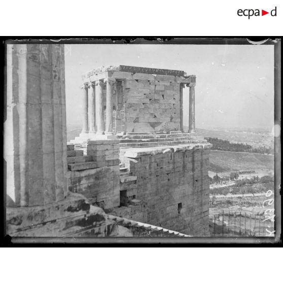 Athènes. Le Temple de la Victoire aptère. [légende d'origine]