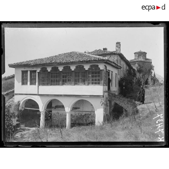 Les Météores (Thessalie). Monastère de la Sainte Trinité (Hagias Trias). Le salon de réception de l'église. [légende d'origine]